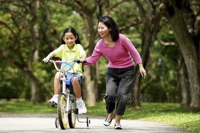 Cách tập cho bé đi xe đạp