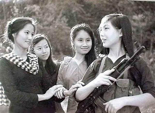 Các nữ thanh niên xung phong trong thời kỳ kháng chiến