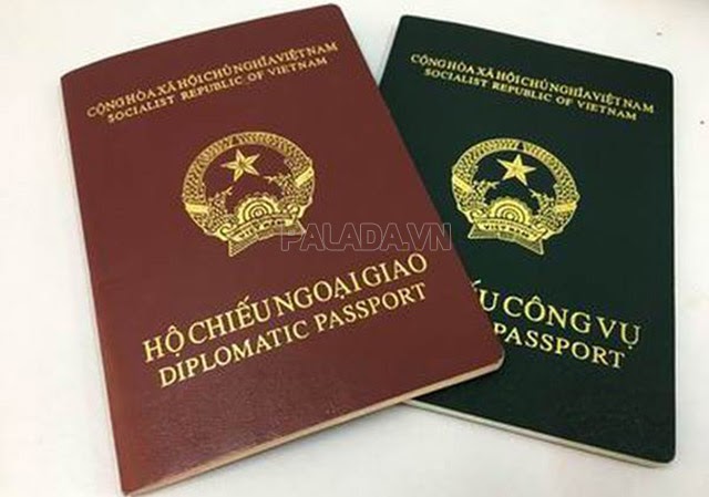 Hộ chiếu ngoại giao màu đỏ