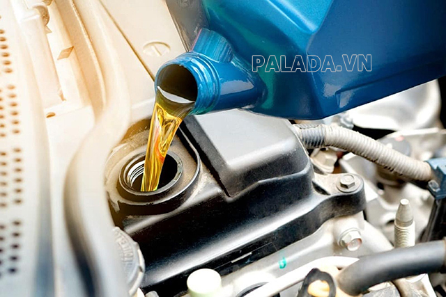 Thay dầu máy thường xuyên, định kỳ để hạn chế xe bị hở bạc
