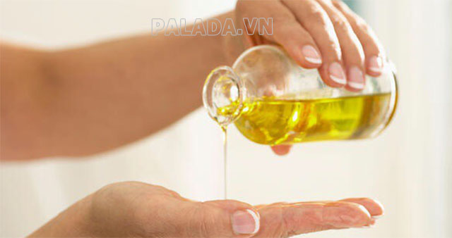 Cần test thử dầu trước khi dùng trên vùng da rộng