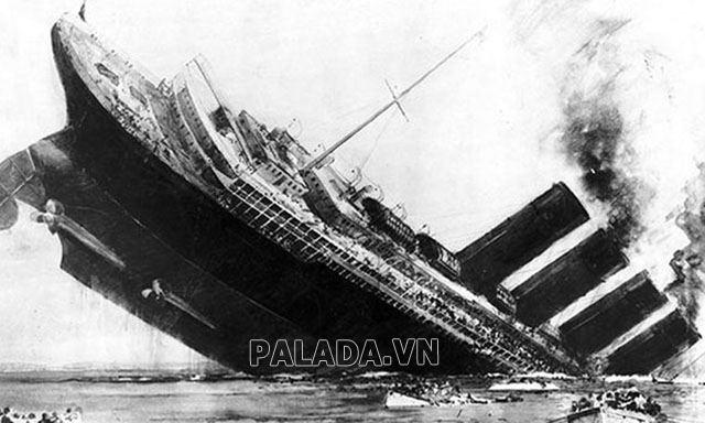 Năm 1912, tàu RMS Titanic đã va vào tảng băng trôi và bị chìm