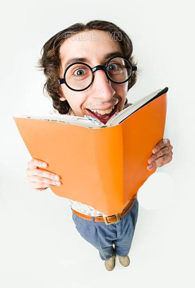 Người nerd thường là những thanh niên đeo kính, khá nhút nhát 