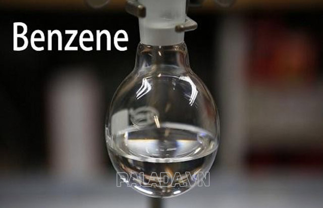 Benzen là một dung dịch lỏng trong suốt, không màu