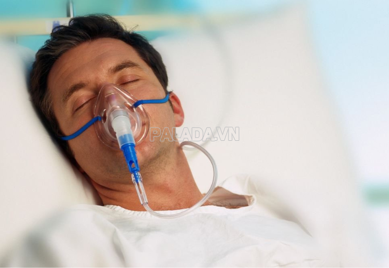 Cho bệnh nhân nhiễm độc xyanua thở oxy