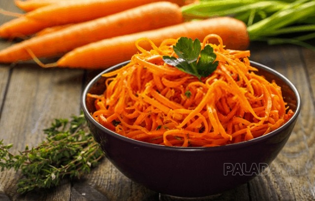 Ăn cà rốt sống còn giúp tóc của chúng ta phát triển mạnh mẽ và chắc khỏe