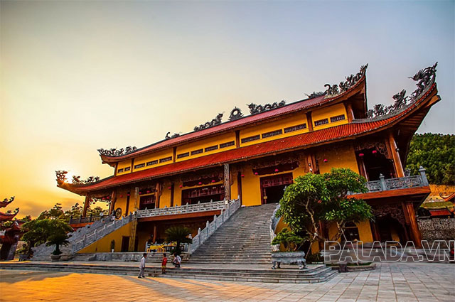 Chi tiết tour du lịch chùa Ba Vàng - Yên Tử trong 1 ngày