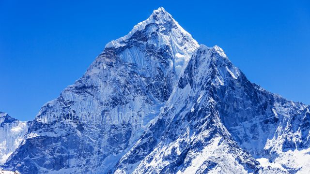 Đỉnh núi Everest - Ước mơ chinh phục “nóc nhà thế giới” của nhiều người