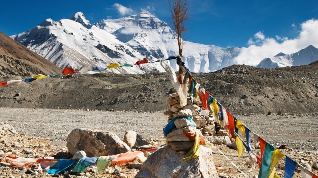 Everest là nơi không chỉ có nhiều người mất mà còn chứa tới 50 tấn rác mỗi năm