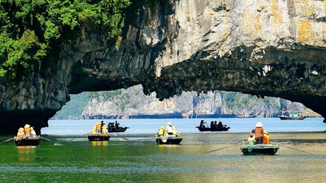 Vẻ đẹp của hang Luồn tại vịnh Lan Hạ 