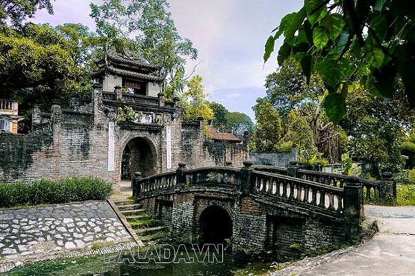 Kiến trúc cổ kính của một cây cầu ở Phong Nam