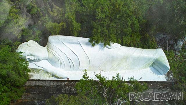 Pho tượng khổng lồ tuyệt đẹp trên núi Tà Cú