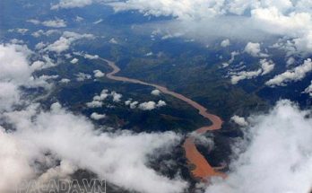 Vẻ đẹp của dòng sông Đà khi nhìn từ trên cao