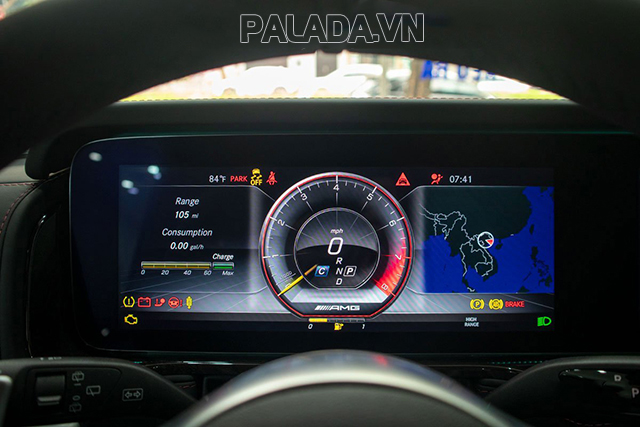 Cụm đồng hồ phía sau vô-lăng Mercedes-AMG G63 là dạng full digital hiển thị sắc nét