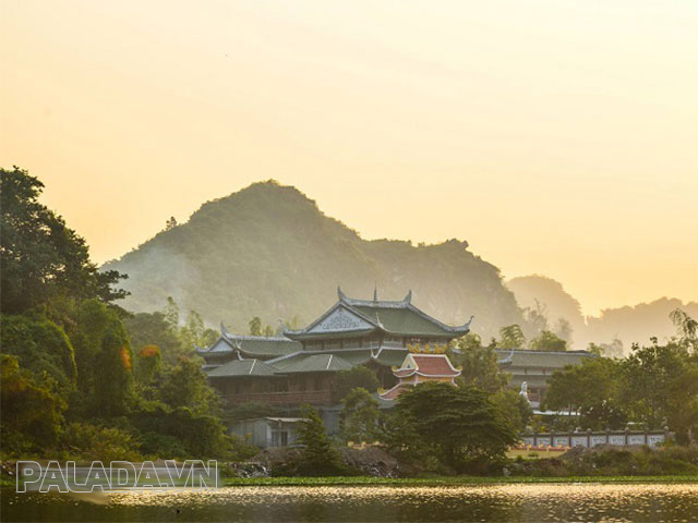 Từ Vọng Giang Đài, du khách có thể ngắm nhìn nhiều cảnh đẹp quanh khu vực danh thắng
