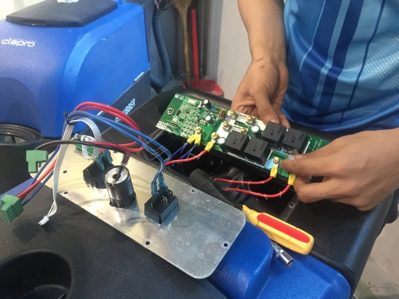 Động cơ bị cháy do quá tải hoặc bo mạch điều khiển bị hỏng