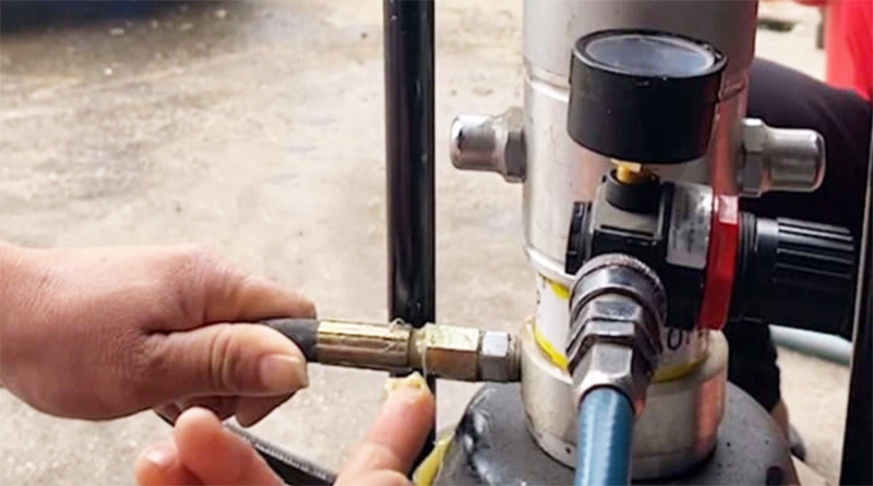 Lỗi rò rỉ mỡ ở khớp nối