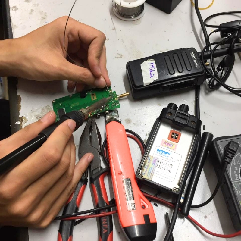 Bộ đàm cũ dễ bị thay thế linh kiện kém chất lượng 